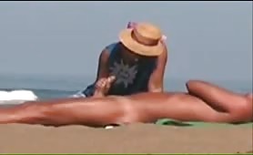 Beach handjob caught by voyeur